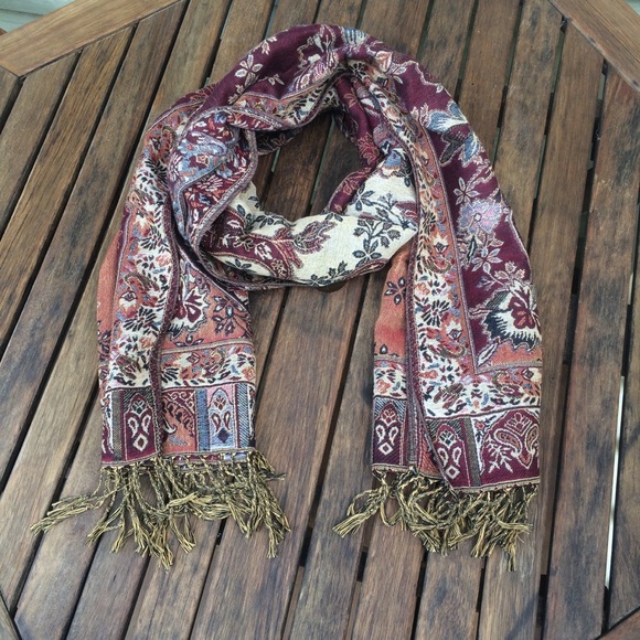 Large Wrap/Shawl - Picture 2 of 2